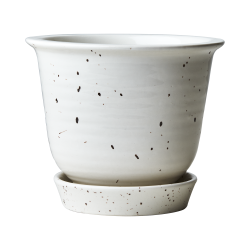 Kruka Ella i vit keramik med prickar från Affari